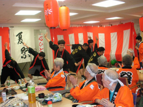 食堂での夏祭り