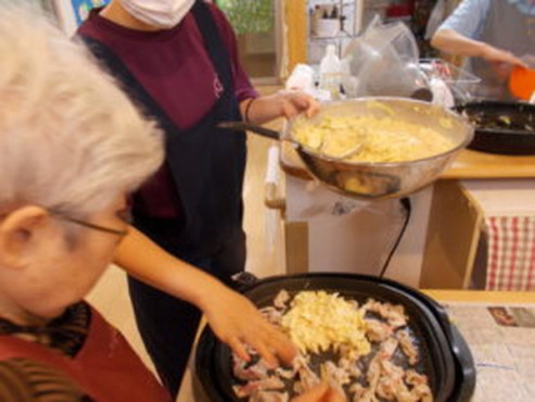 お好み焼き作りの様子